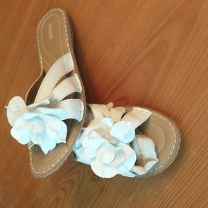 Sonoma sandals. White 8 1/2